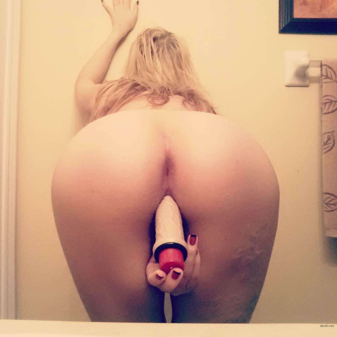 Sexy Girl Masturbates in Explicit Amateur Porn Pics - Hot Self-Captured Masturbation Action!