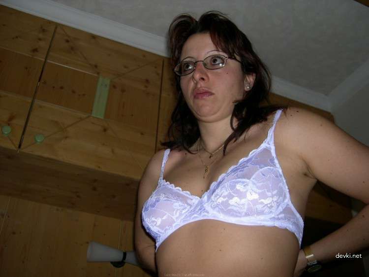 Amateur Slut with Bushy Pussy: Uncensored XXX Photo Gallery