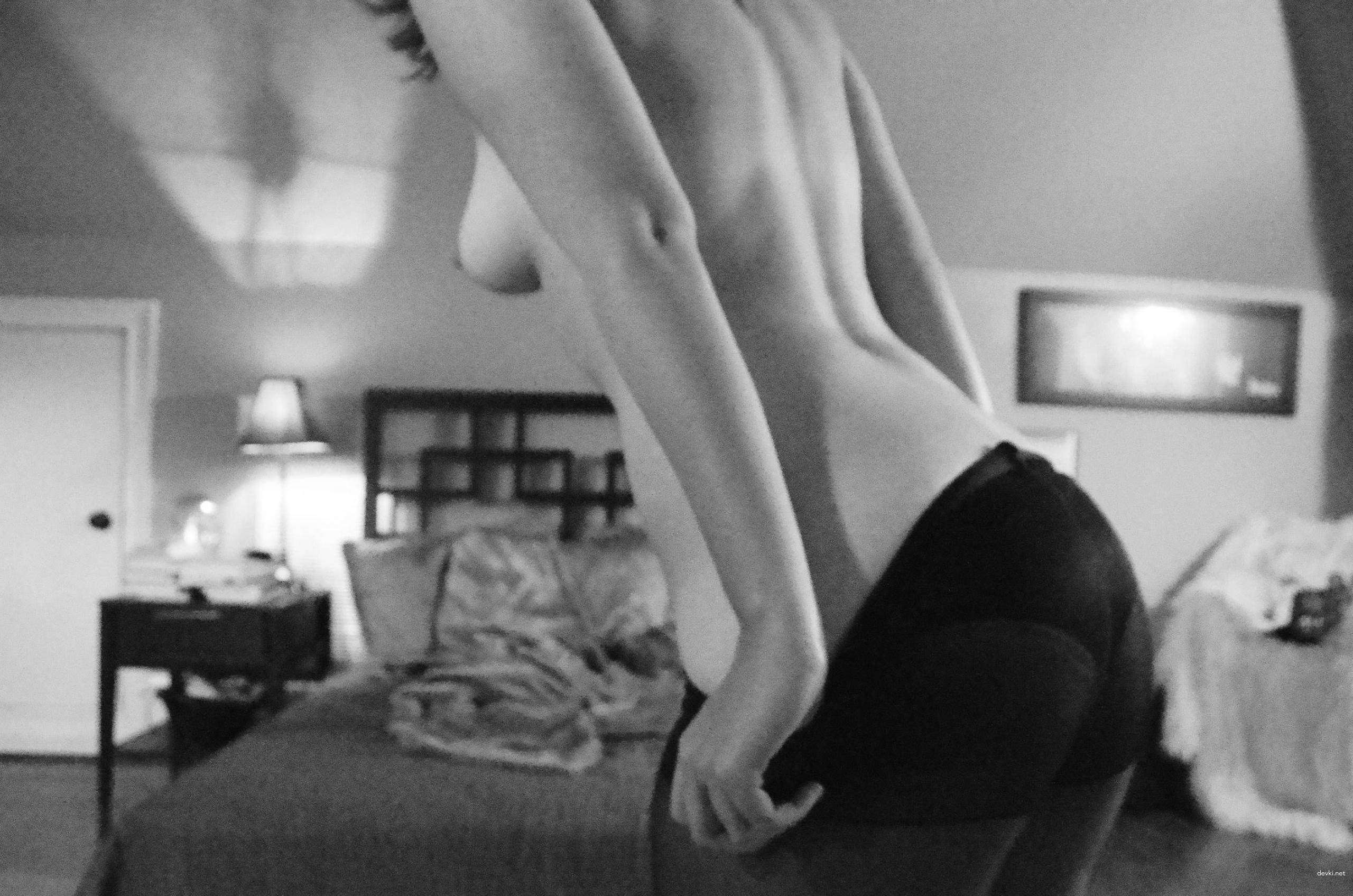 Seductive Babe Drenched in Sudsy Foam - Steamy Amateur Erotic Pic