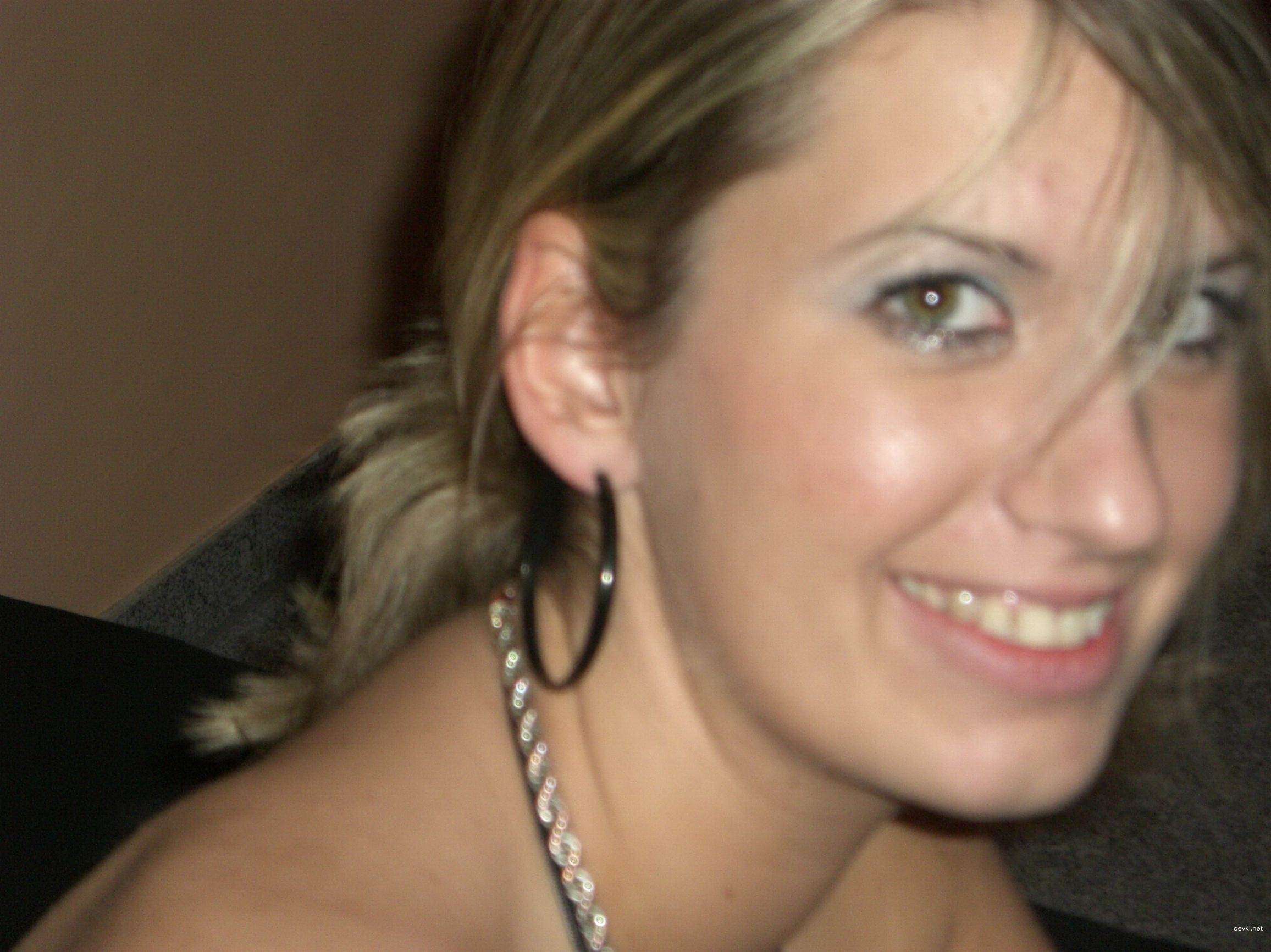 XXX Amateur MILF Selfies: Uncensored Mature Woman's Explicit Home Pics