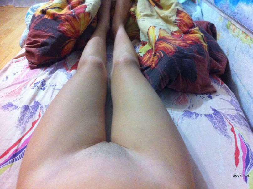 Raw and Uncensored Amateur Girls' Explicit XXX Pics - English Porn Photos