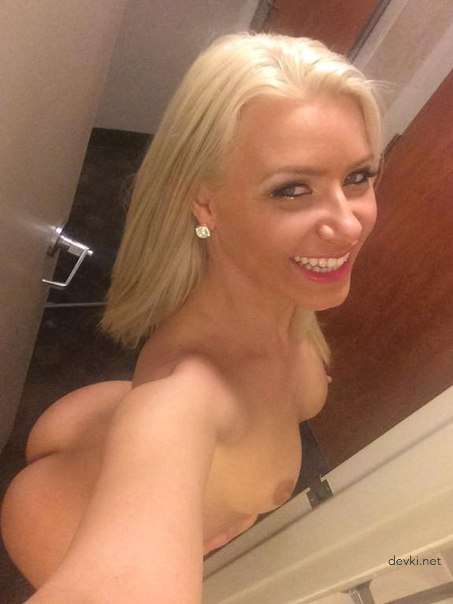 Raw and Uncensored Amateur Girls' Explicit XXX Pics - English Porn Photos