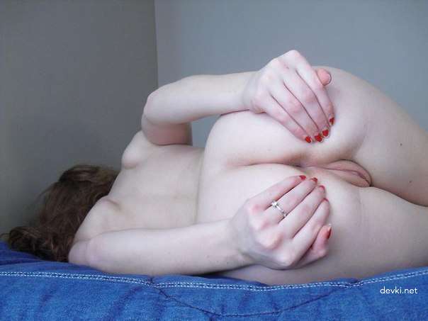 Raw and Uncensored Amateur Girls' Explicit XXX Pics - English Porn Photos