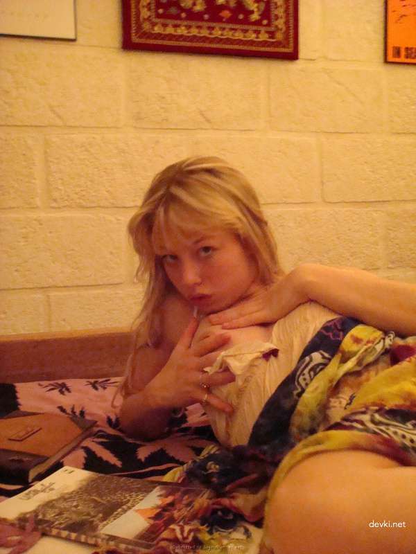 Explicit Teen Pussy Close-Up: Hot Young Slut Amateur Photo