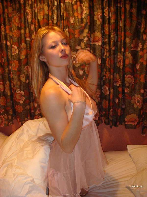 Explicit Teen Pussy Close-Up: Hot Young Slut Amateur Photo