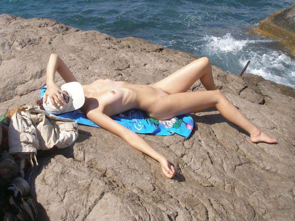 Hot Amateur Collection: Explicit Private Photos of Small-Breasted Girl - XXX Pics