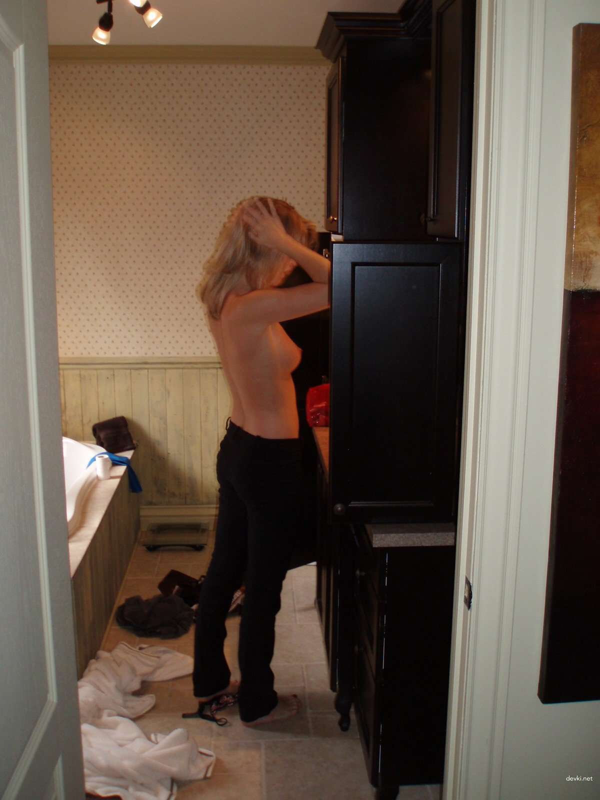 Amateur Hotwife Deepthroats Cock in Private Homemade Porn