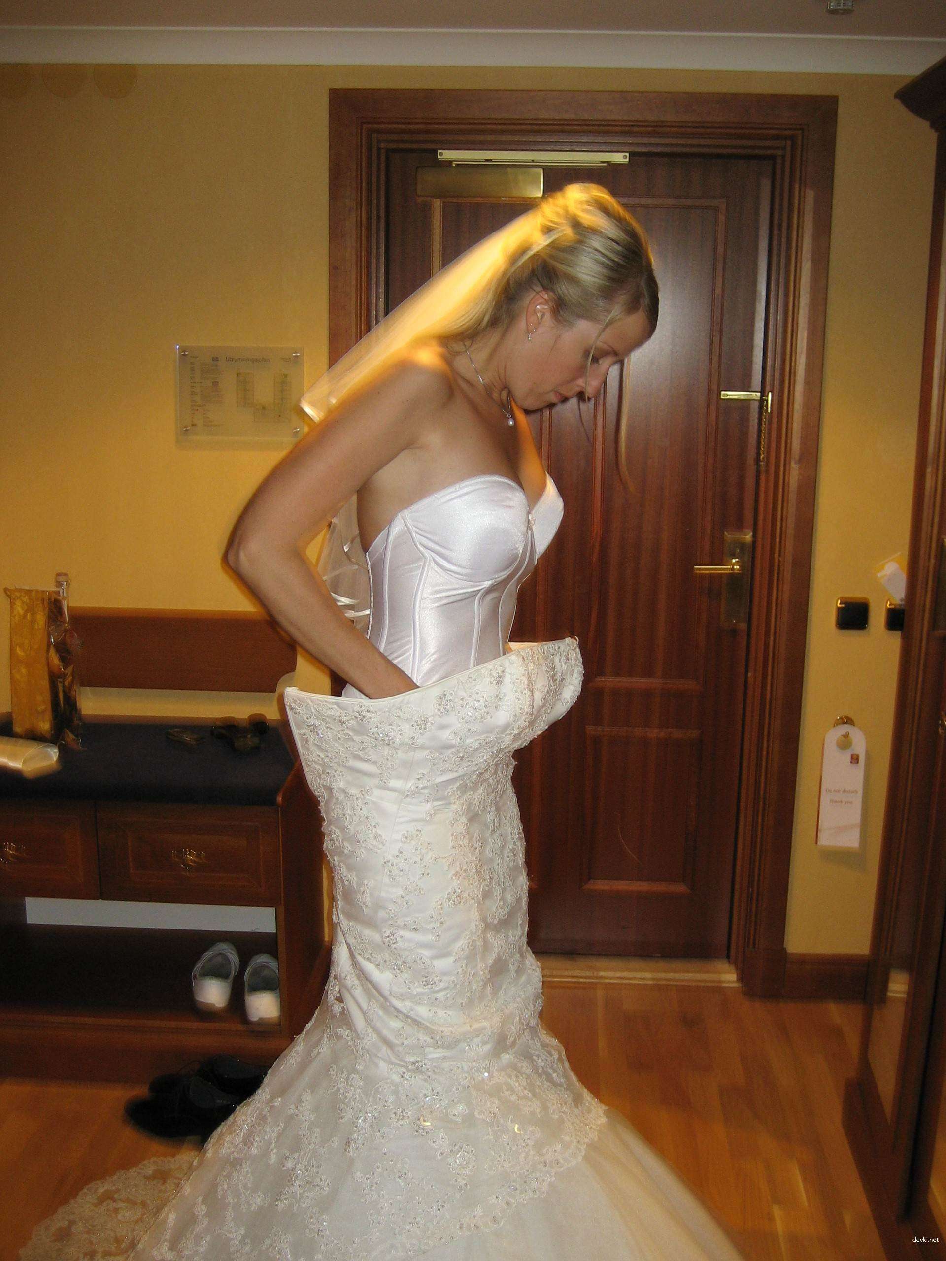 Big Tits Girlfriend Gives Sloppy Blowjob to Boyfriend - Hot Amateur Cock Sucking Photo