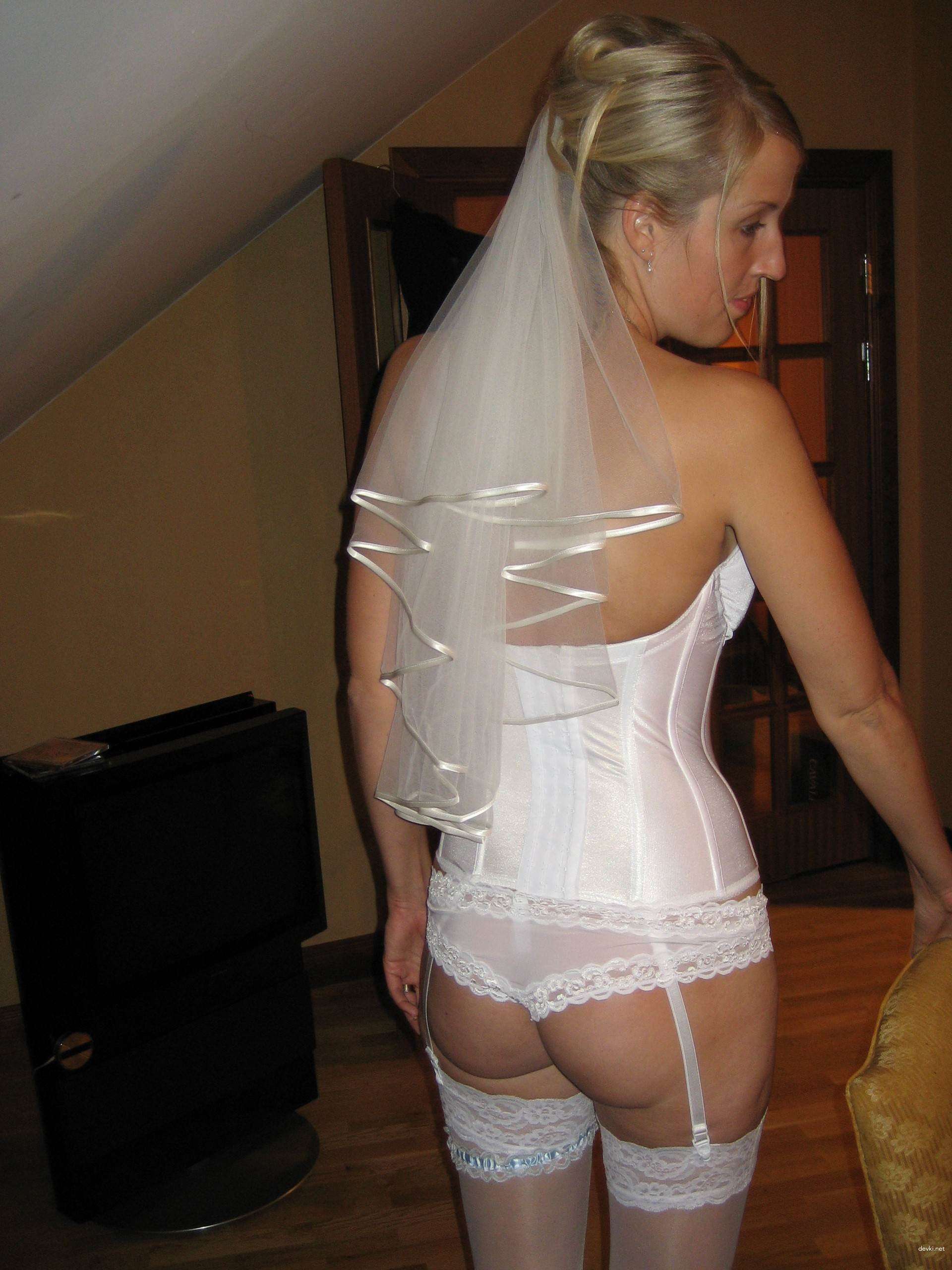 Big Tits Girlfriend Gives Sloppy Blowjob to Boyfriend - Hot Amateur Cock Sucking Photo