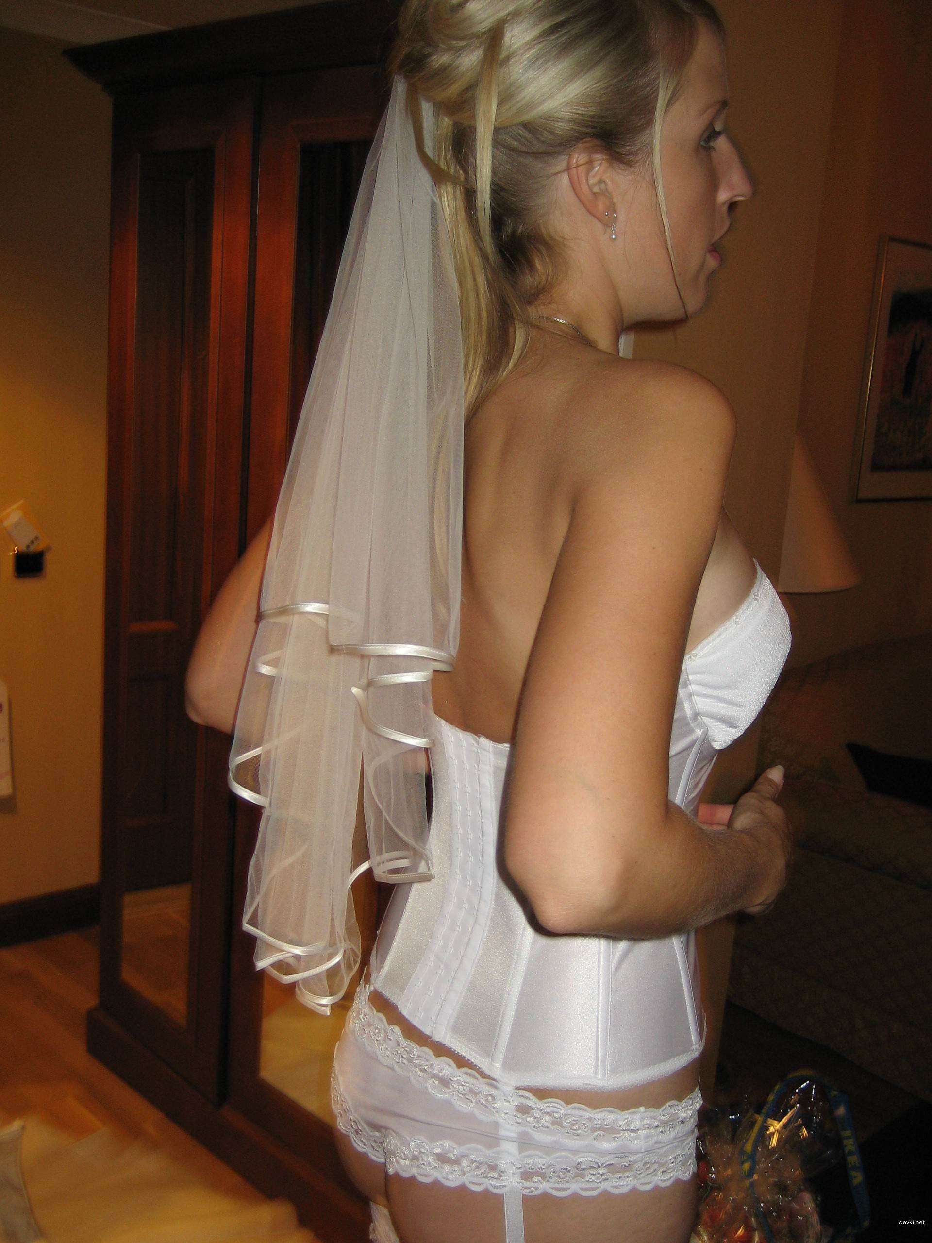 Big Tits Girlfriend Gives Sloppy Blowjob to Boyfriend - Hot Amateur Cock Sucking Photo