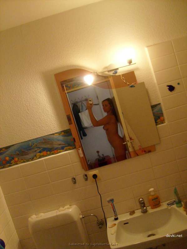 Explicit College Student Pussy Shot: Uncensored Selfie