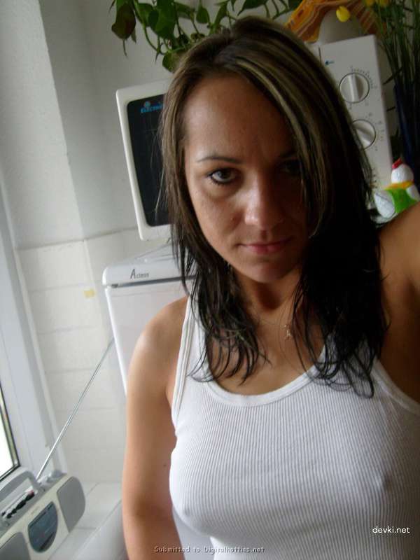 Explicit College Student Pussy Shot: Uncensored Selfie