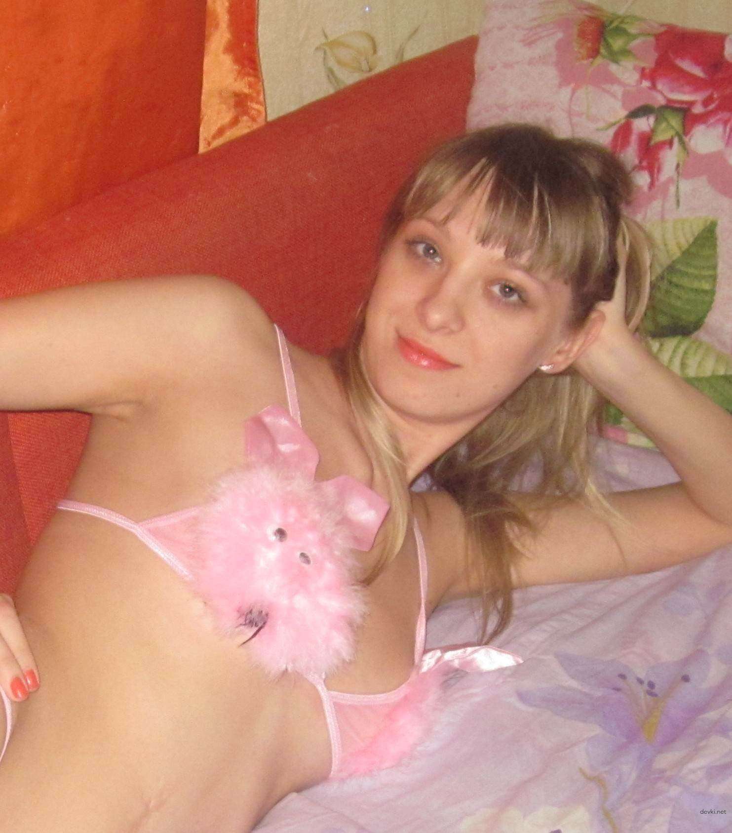 Horny Amateur Slut's Explicit XXX Pics: Personal Porn Photos of a Naughty Babe