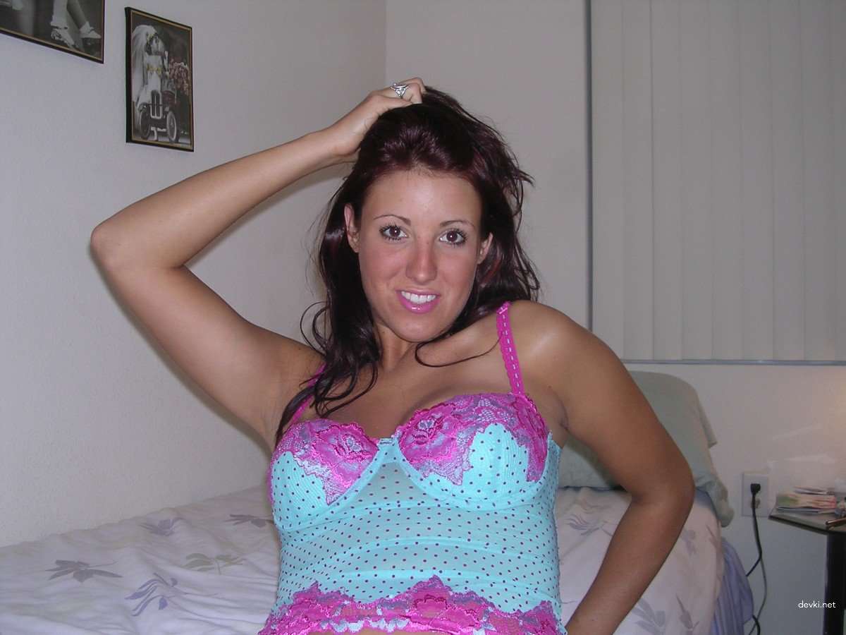 Amateur Slut's Explicit Homemade Porn Pics: Hardcore XXX Photos