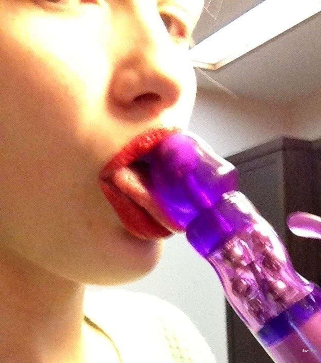 Russian Amateur Woman's Hardcore Porn Pics: Explicit Russian Amateur Sex Photos