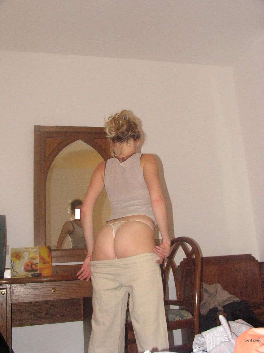 Amateur Porn: Stunning Slut's Perfect Ass Takes Center Stage in Hot Photo Shoot