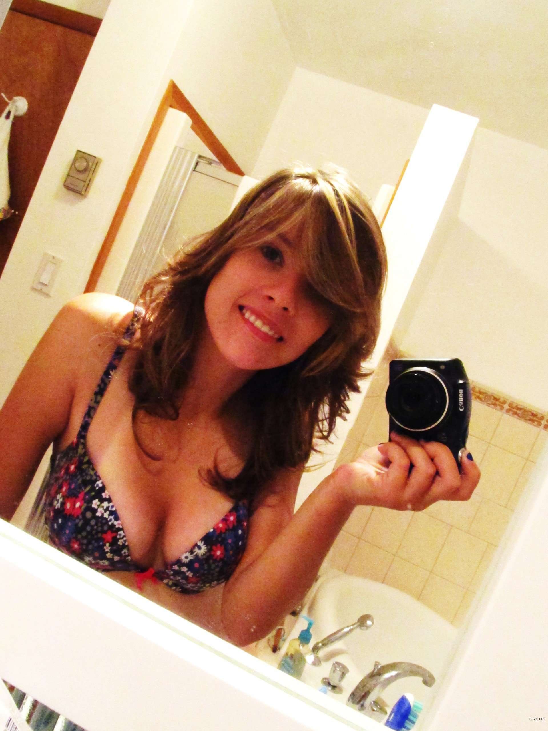 Kinky Young Amateur Fetish Porn: Explicit & Bold XXX Pics!