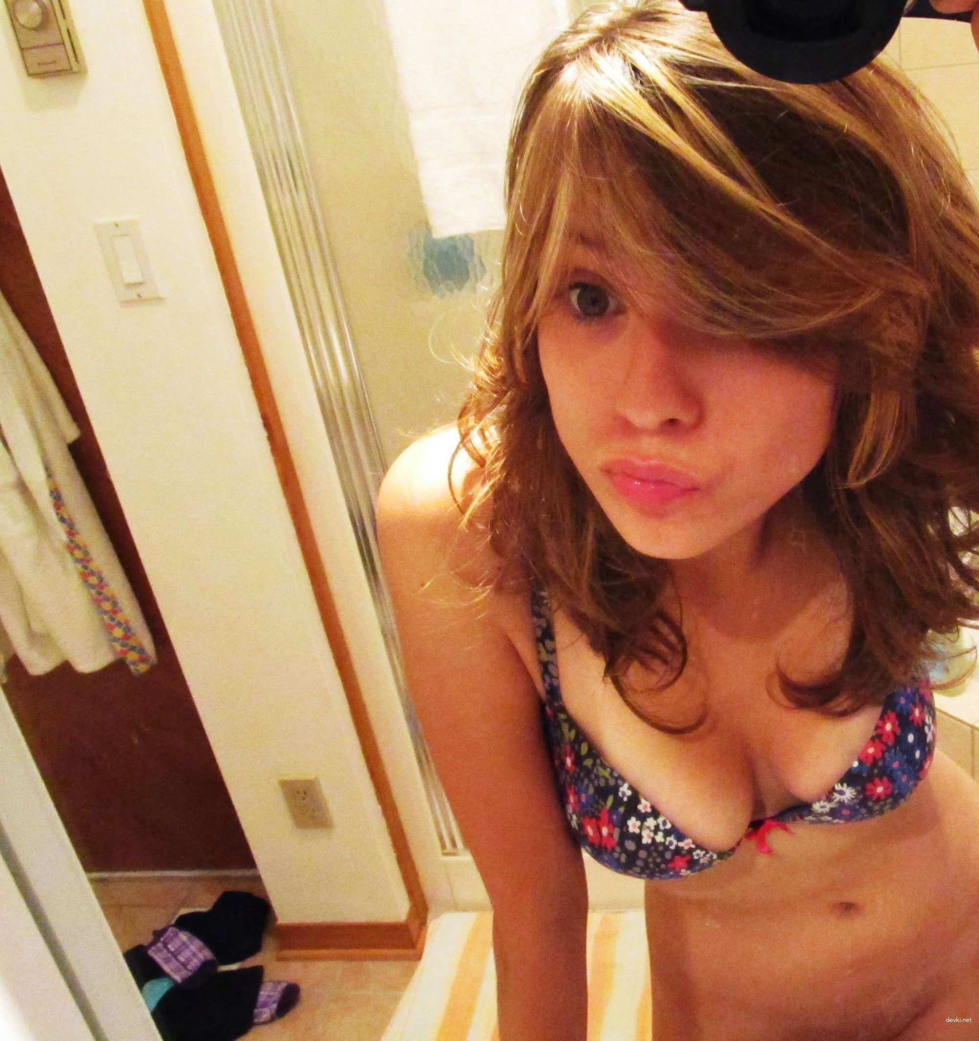 Kinky Young Amateur Fetish Porn: Explicit & Bold XXX Pics!