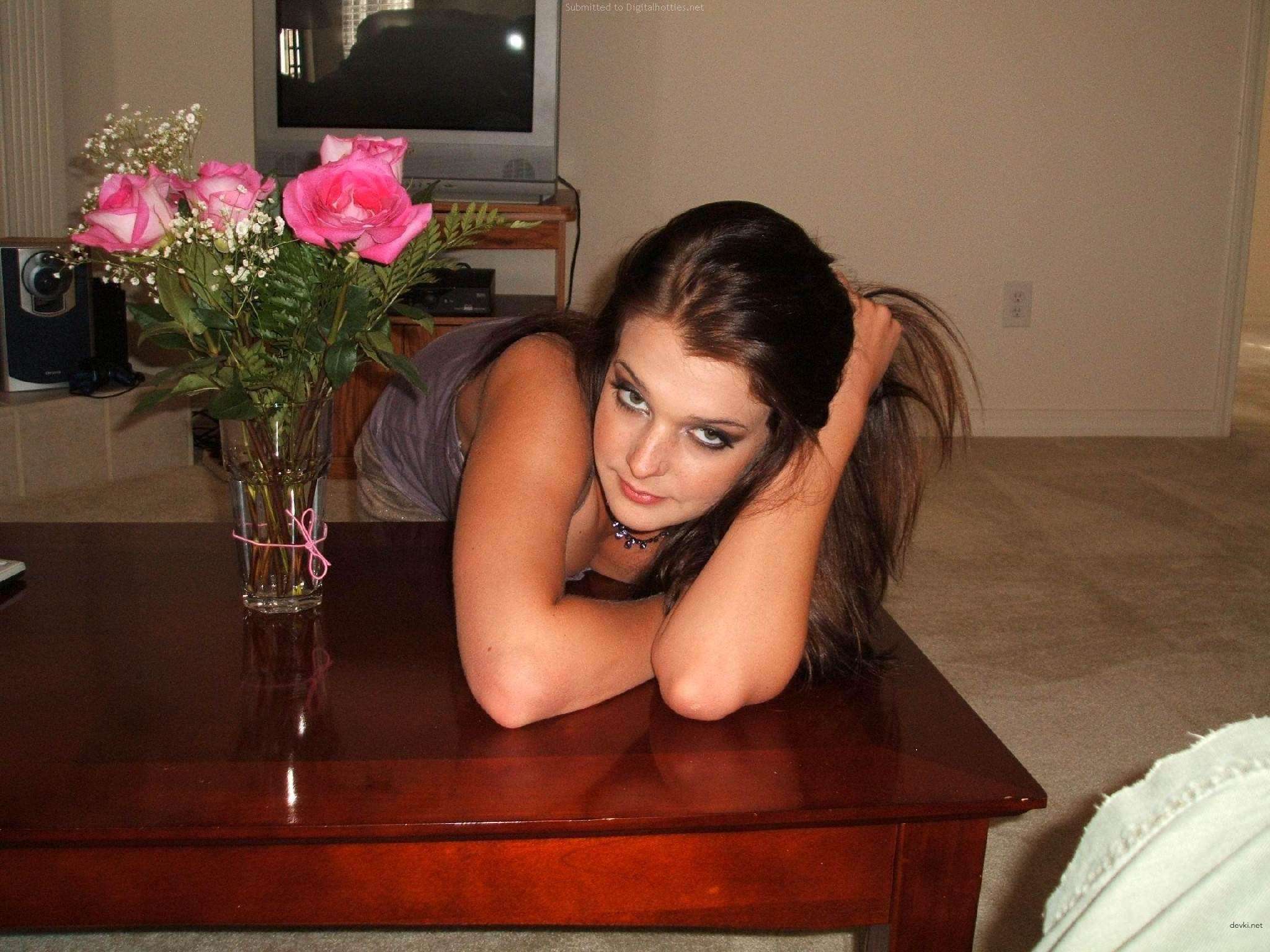 Explicit Homemade Sex Pics: Hot Amateur Girl in Hardcore Action
