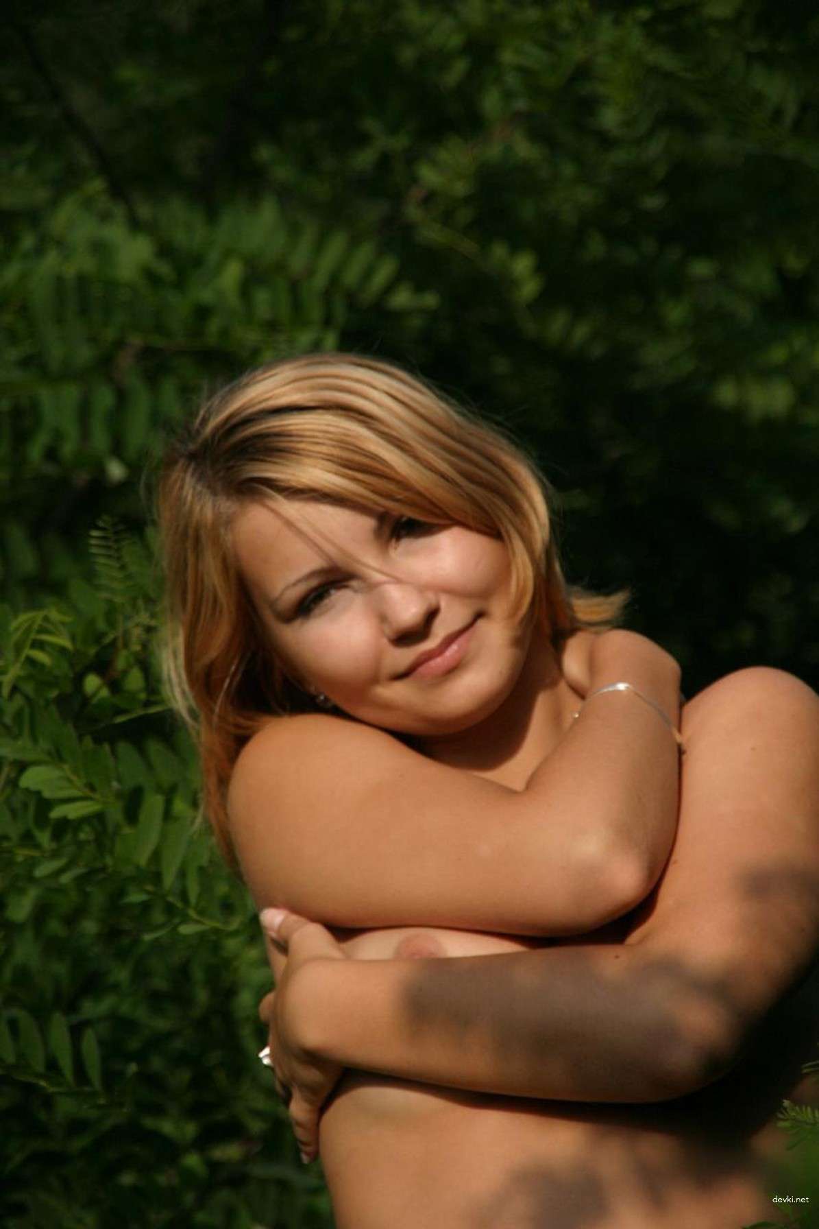 Amateur Blowjob: Hot Woman Sucks Cock in Explicit Photo