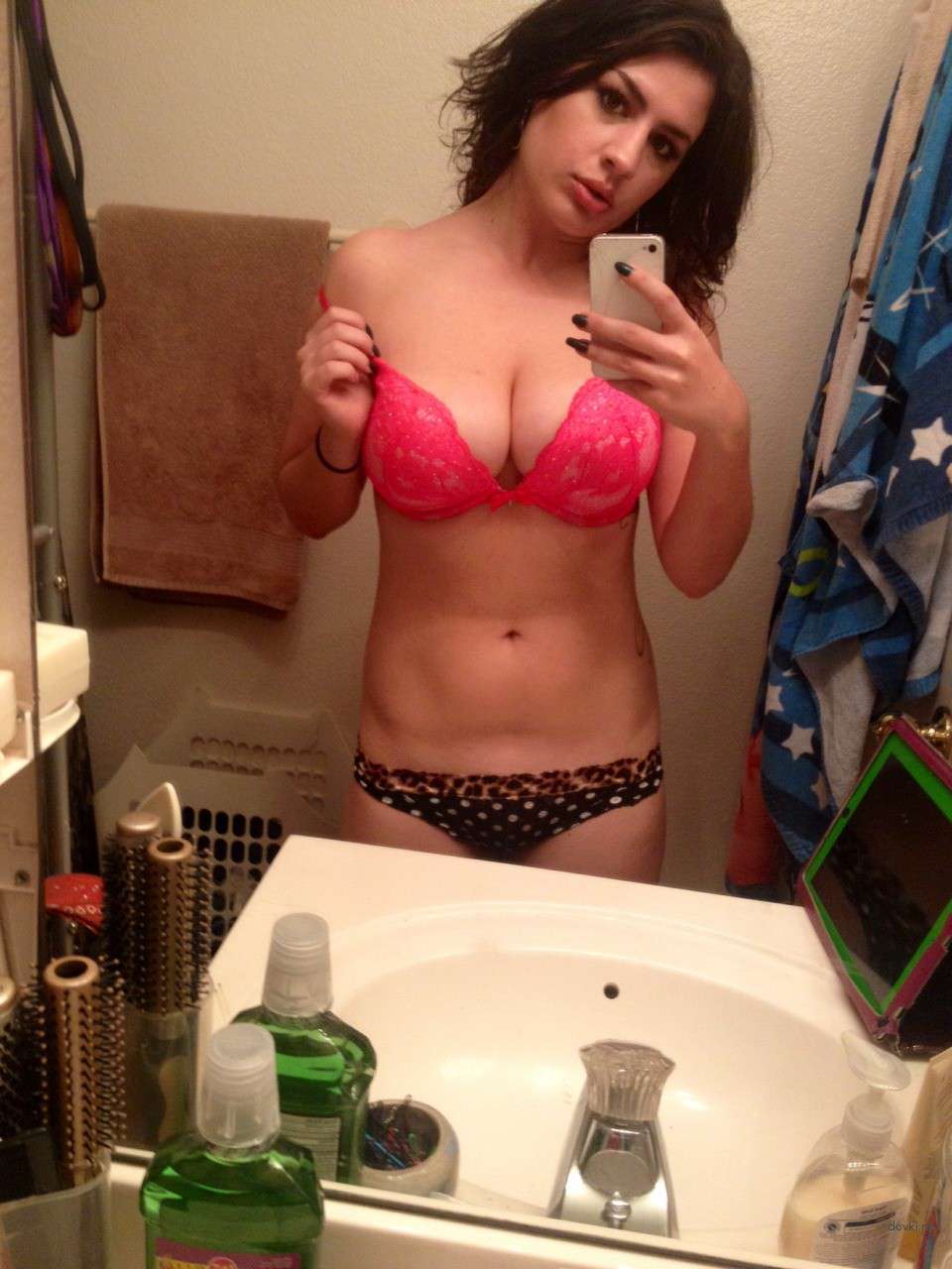 Wild Amateur Slut Flaunts Bushy Body for Voyeurs