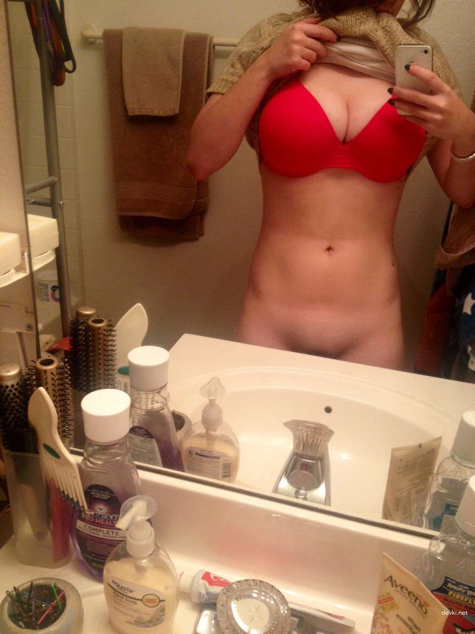 Wild Amateur Slut Flaunts Bushy Body for Voyeurs