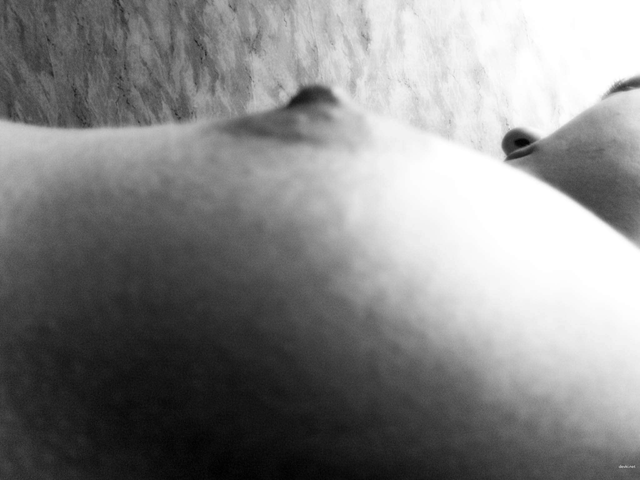 Barely Legal Teen Shows Off Hairy Bush in Amateur Pussy Pic