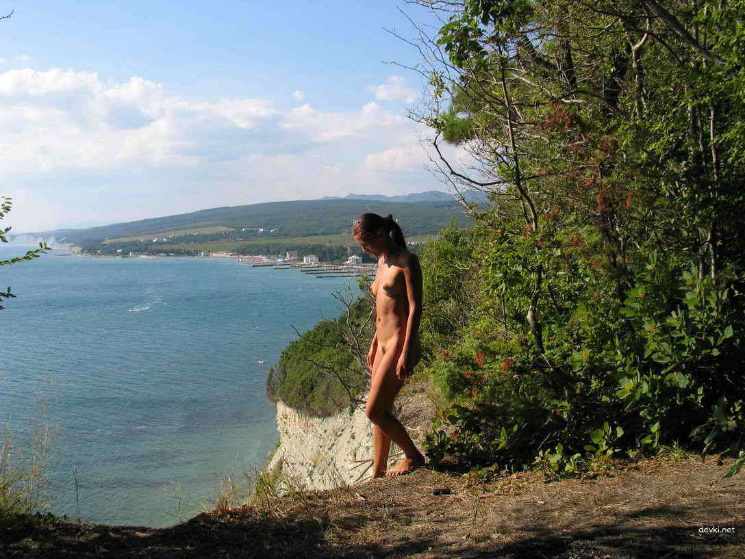 Wild Outdoor Strip Tease by Amateur Babe - Explicit Nudity and Seduction