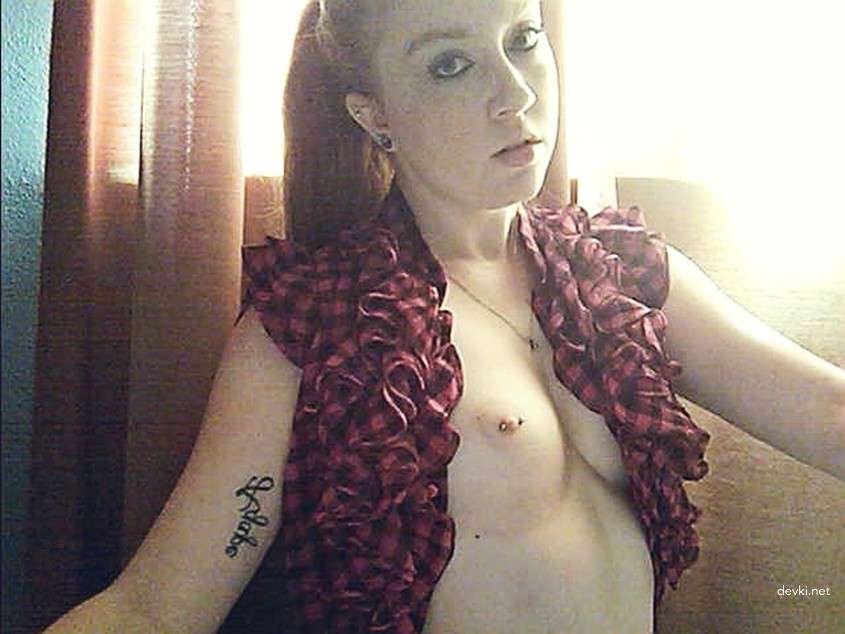 Hot Redhead Amateur's Explicit Homemade Porn Pics - XXX Private Photos