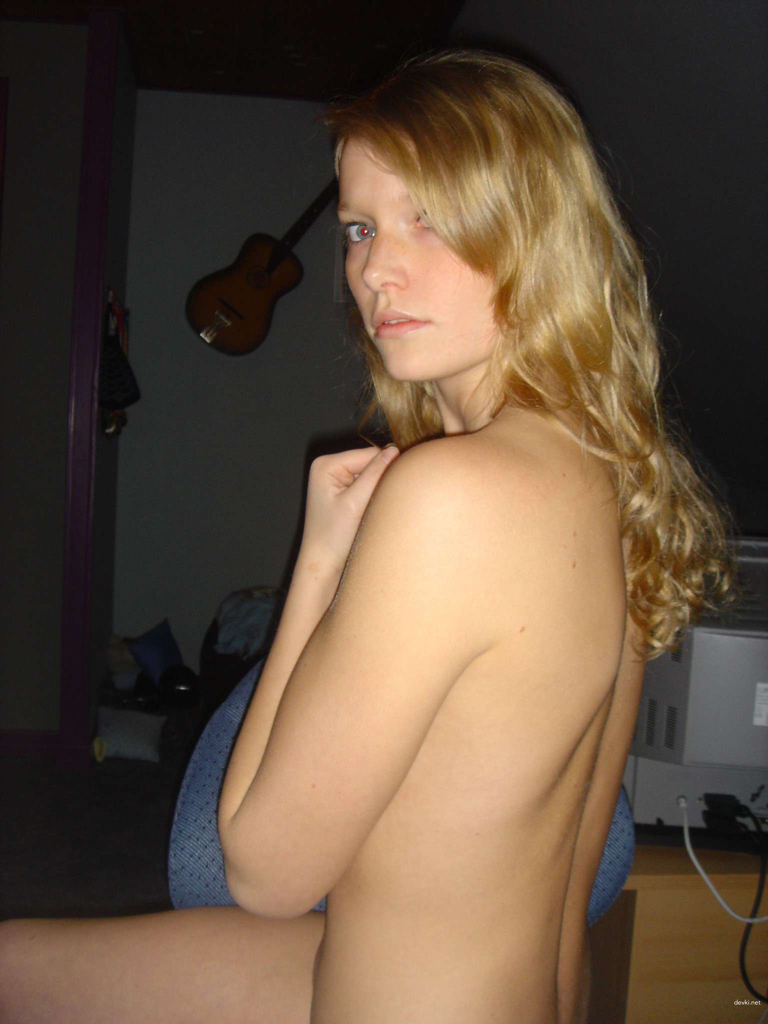2005 Blonde Amateur Porn Pics: Explicit Photoshoot with Naughty Amateur Babe