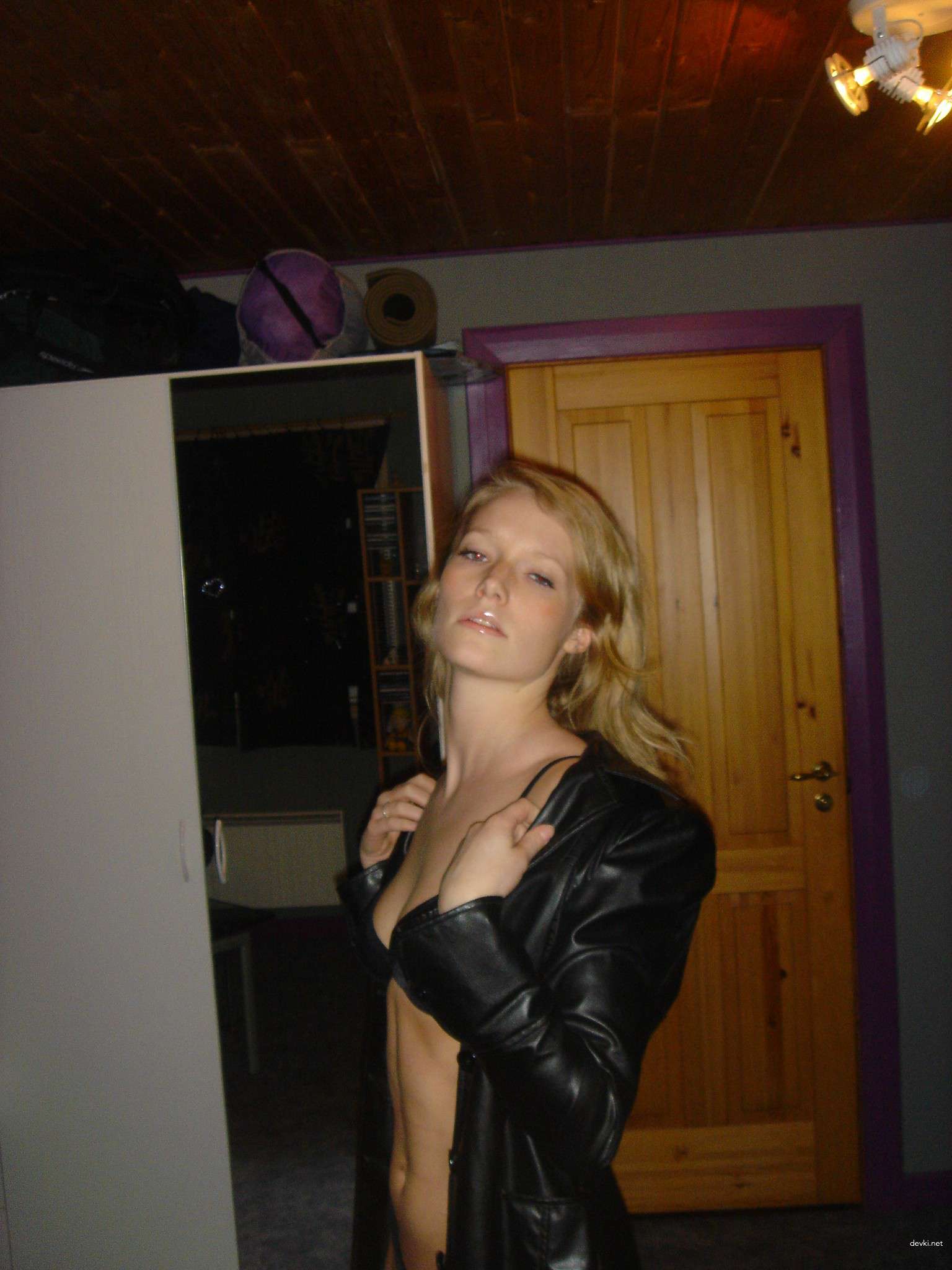 2005 Blonde Amateur Porn Pics: Explicit Photoshoot with Naughty Amateur Babe