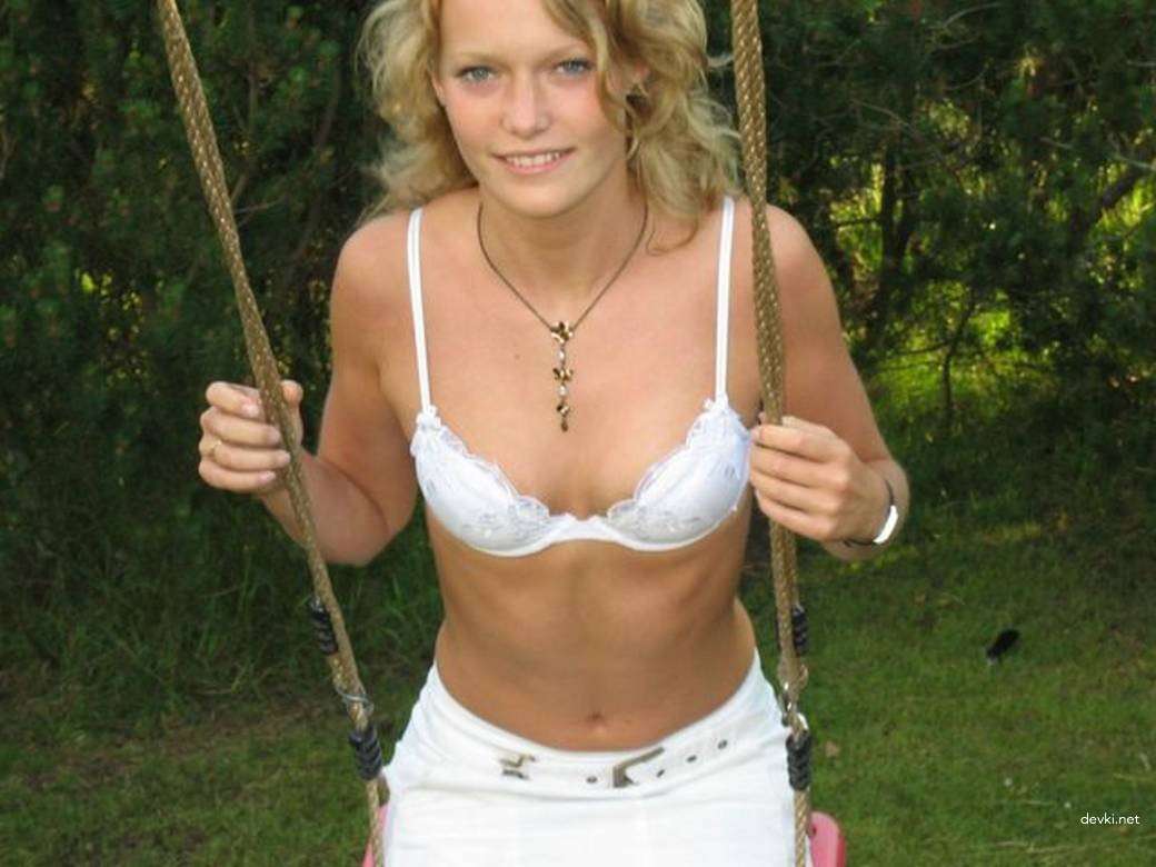 2005 Blonde Amateur Porn Pics: Explicit Photoshoot with Naughty Amateur Babe