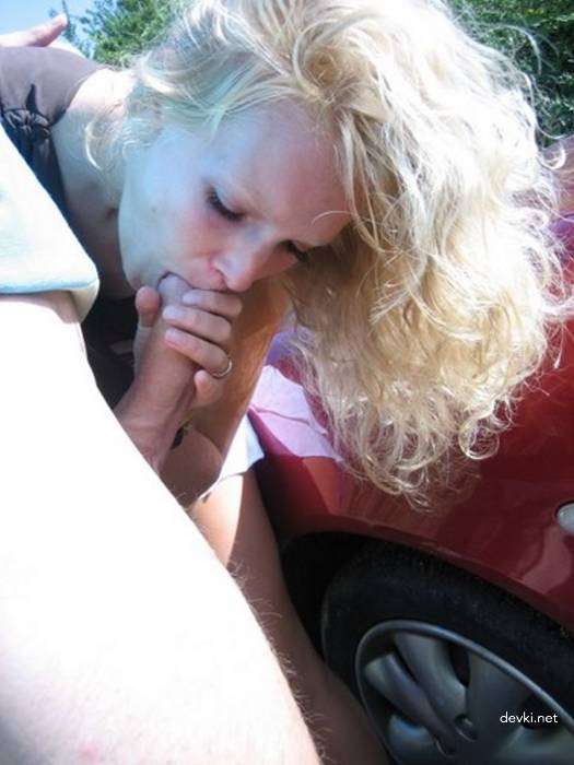Hot Blonde Babe's Explicit Photoshoot: Amateur Porn Pics 2006
