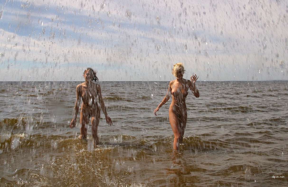Raw Amateur Nude Beach Photoshoot: Explicit Girlfriends Exposed