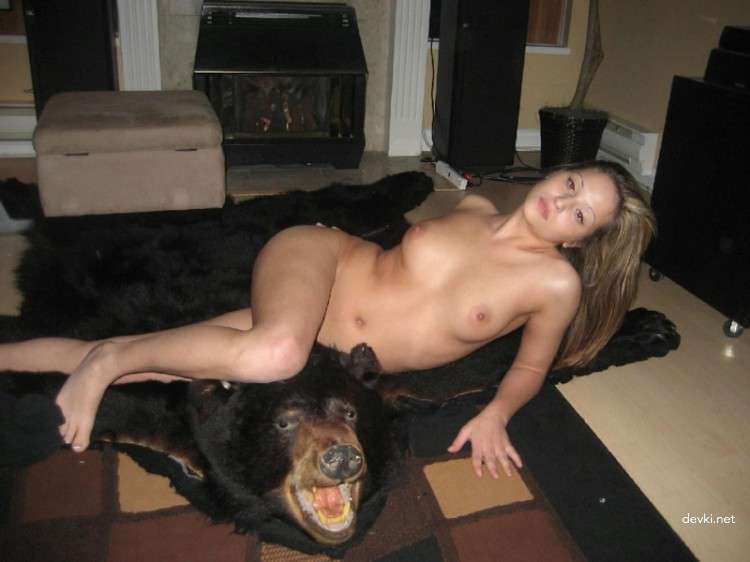 Amateur Slut XXX Pics: Uncensored Collection of Naughty Chick in Action