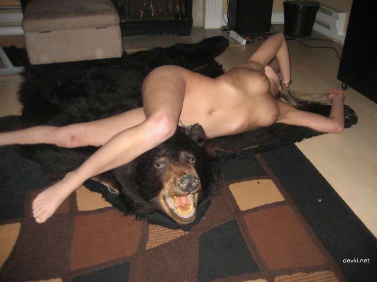 Amateur Slut XXX Pics: Uncensored Collection of Naughty Chick in Action
