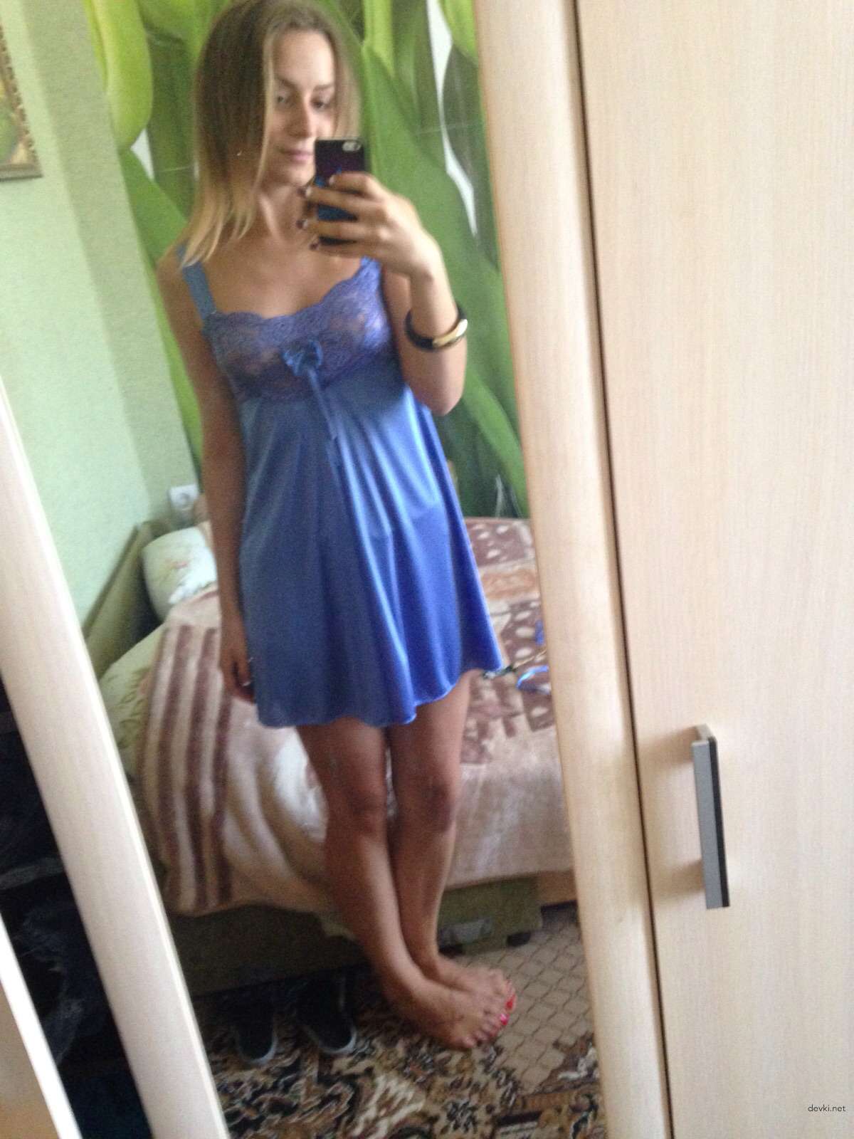 Explicit Amateur Selfie: Seductive Girl Poses in Hot Photos - Sexy and Playful