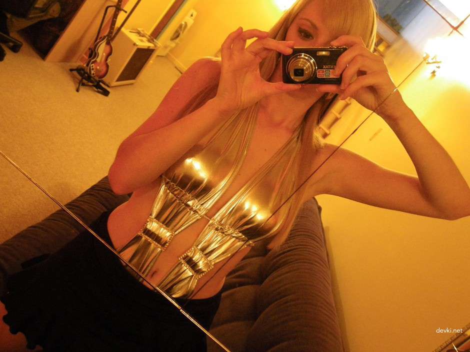 Sultry Blonde Bombshell: Explicit Amateur Erotic Photos with Seductive Poses