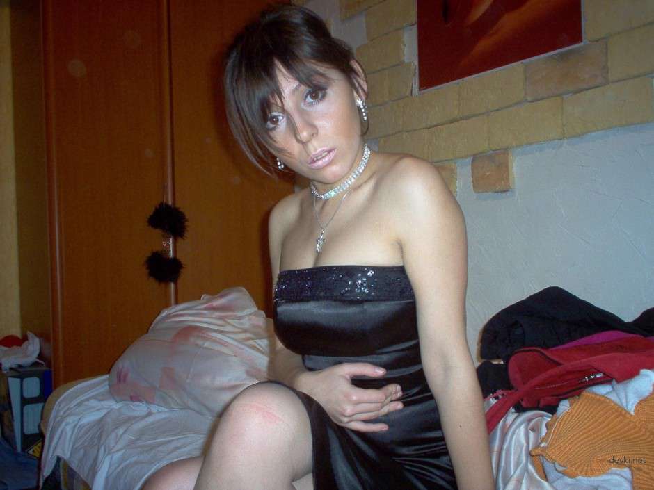 Sultry Amateur Home Photos: Explicit Shots of Gorgeous Woman - Sensual and Alluring Beauty