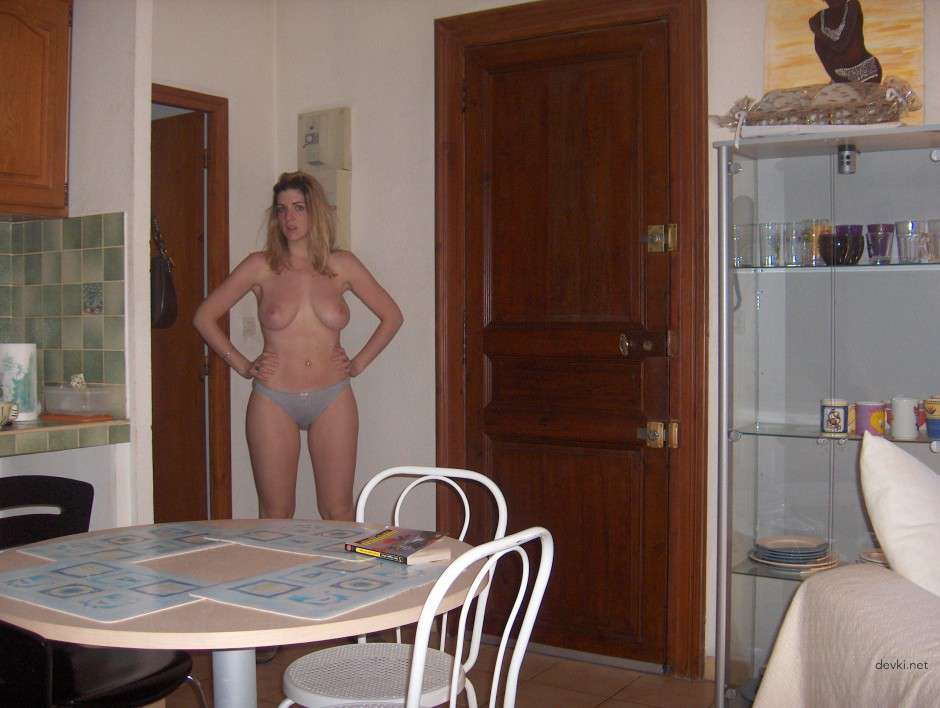 Uncensored Amateur Erotic Photos: Naughty Woman in Sensual English Archive