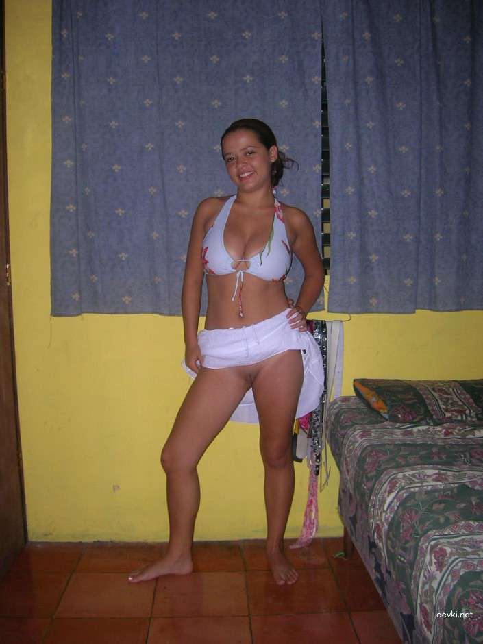Amateur Busty Girl: Explicit Hot Photos for Adults Only - XXX Content