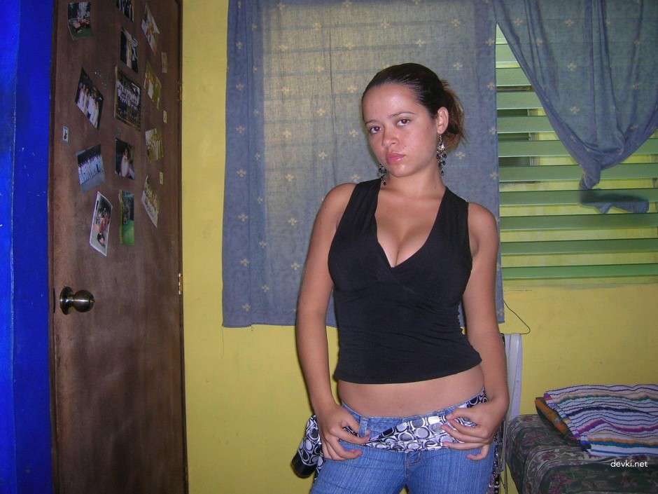 Amateur Busty Girl: Explicit Hot Photos for Adults Only - XXX Content