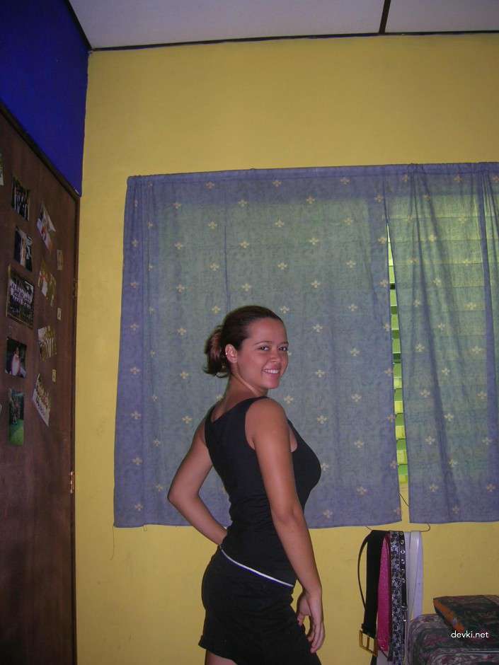 Amateur Busty Girl: Explicit Hot Photos for Adults Only - XXX Content