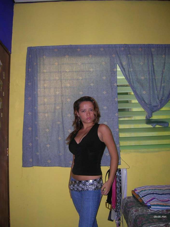 Amateur Busty Girl: Explicit Hot Photos for Adults Only - XXX Content
