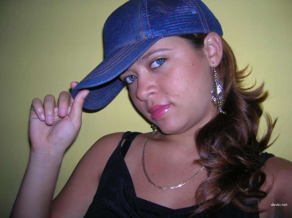 Amateur Busty Girl: Explicit Hot Photos for Adults Only - XXX Content