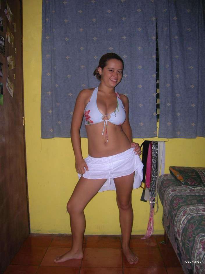 Amateur Busty Girl: Explicit Hot Photos for Adults Only - XXX Content
