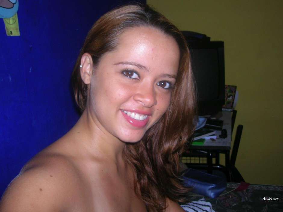 Amateur Busty Girl: Explicit Hot Photos for Adults Only - XXX Content