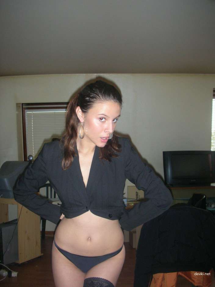 Uncensored Amateur Intimate Shots: Sexy Girl Exposed!