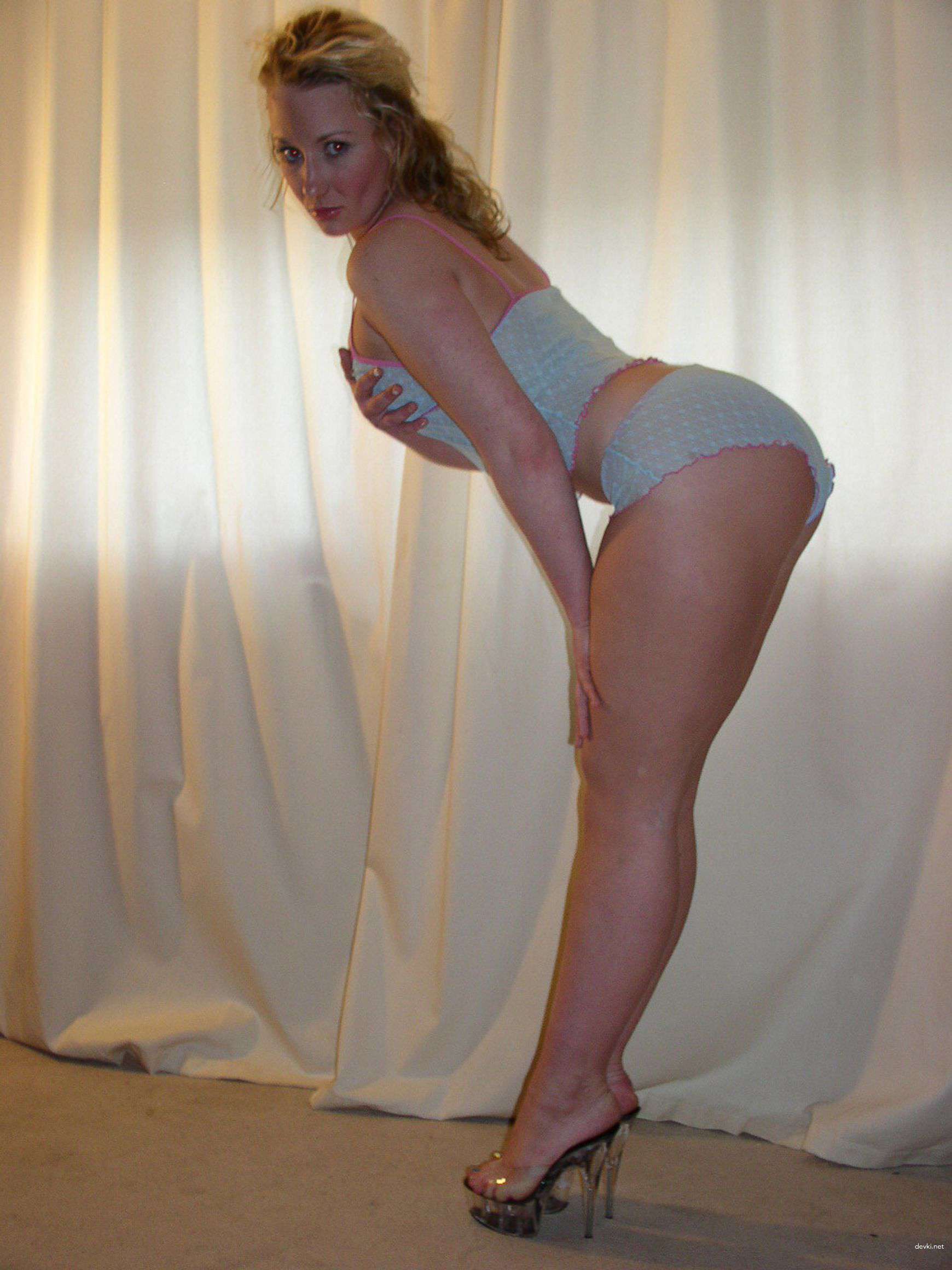 Amateur Nude Woman Poses Explicitly in Private Photo Shoot