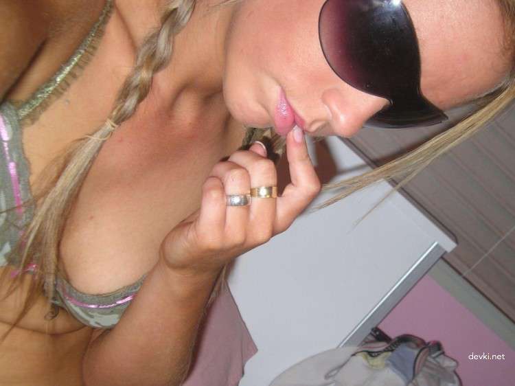 XXX Blonde Amateur Home Erotica: Explicit English Photos